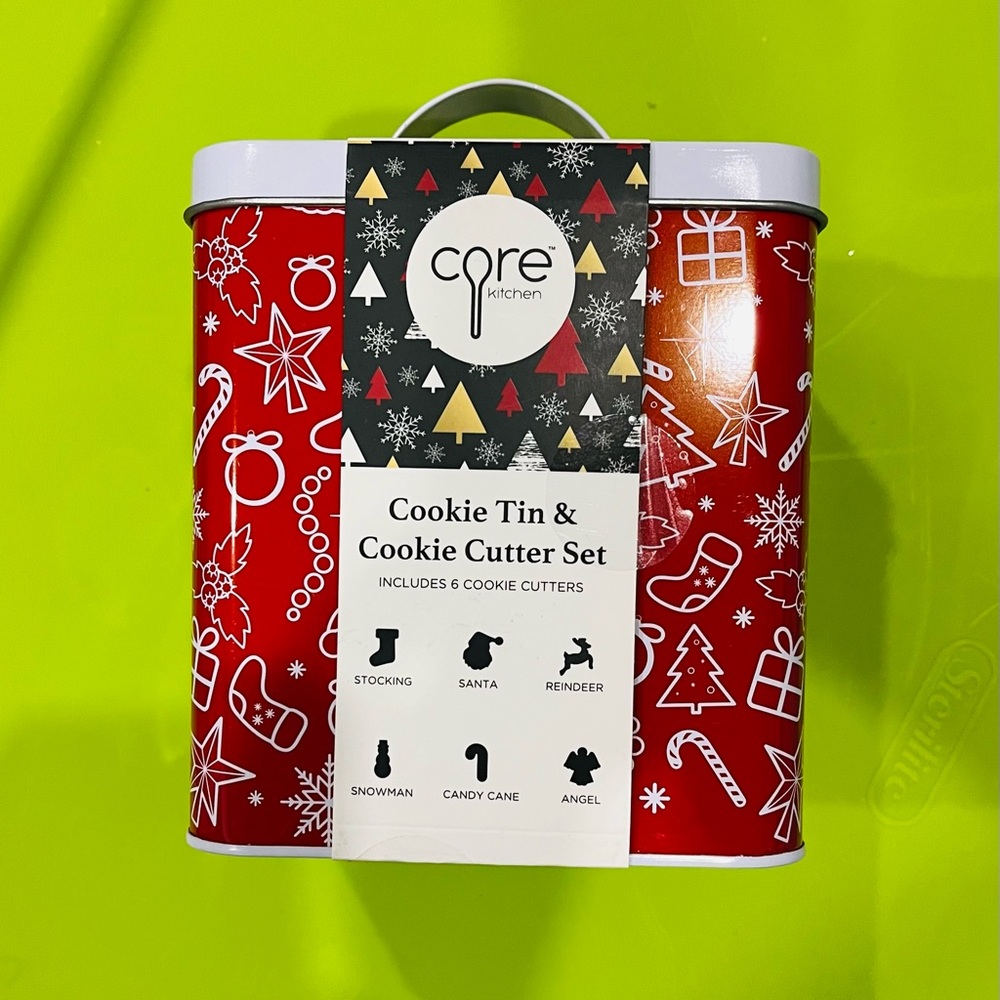 Christmas Cookie Tin & 6 Metal Cookie Cutters Set Cookie Storage Box NEW In Box